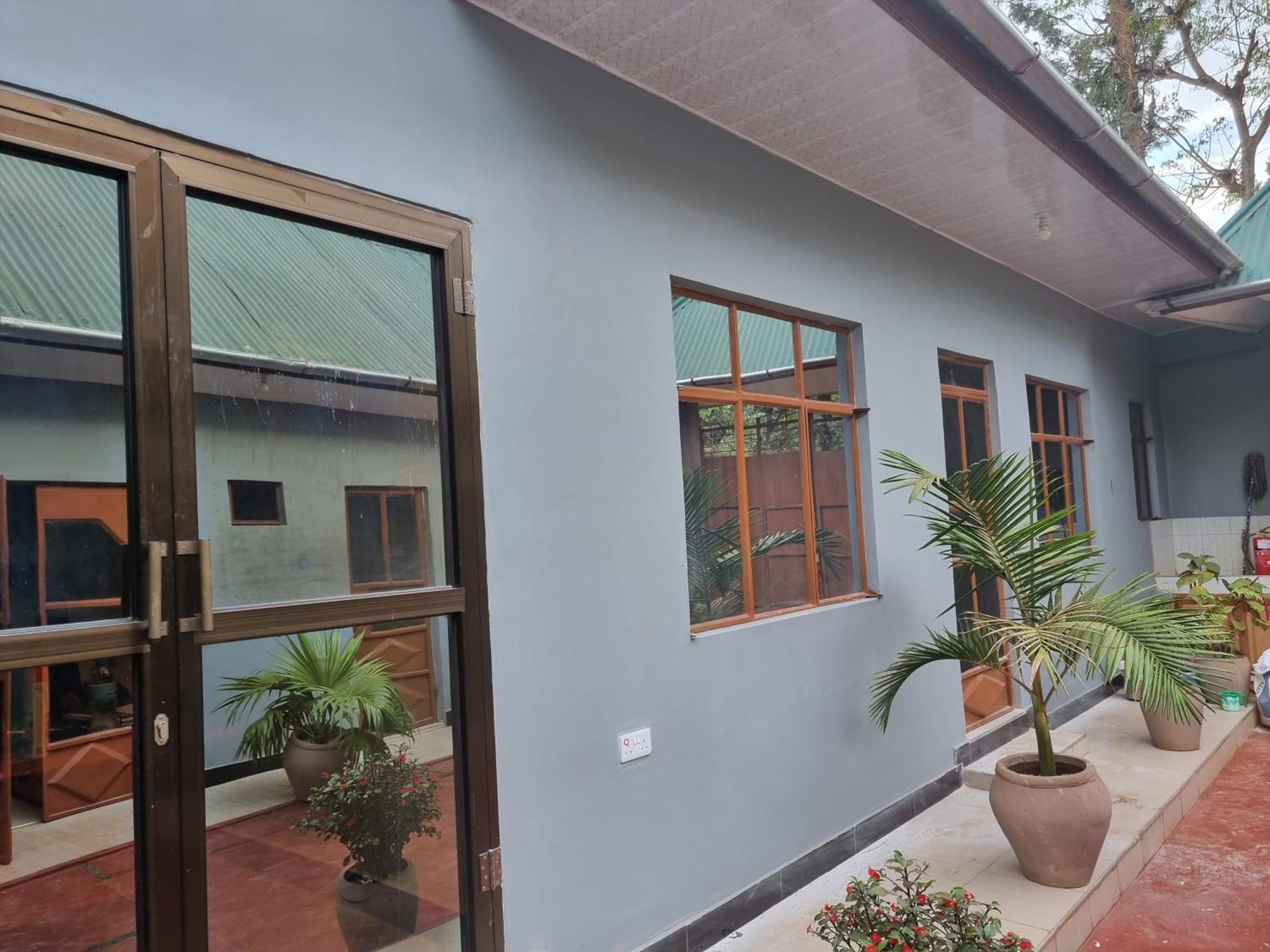 Kisanga Homestay Moshi Bagian luar foto