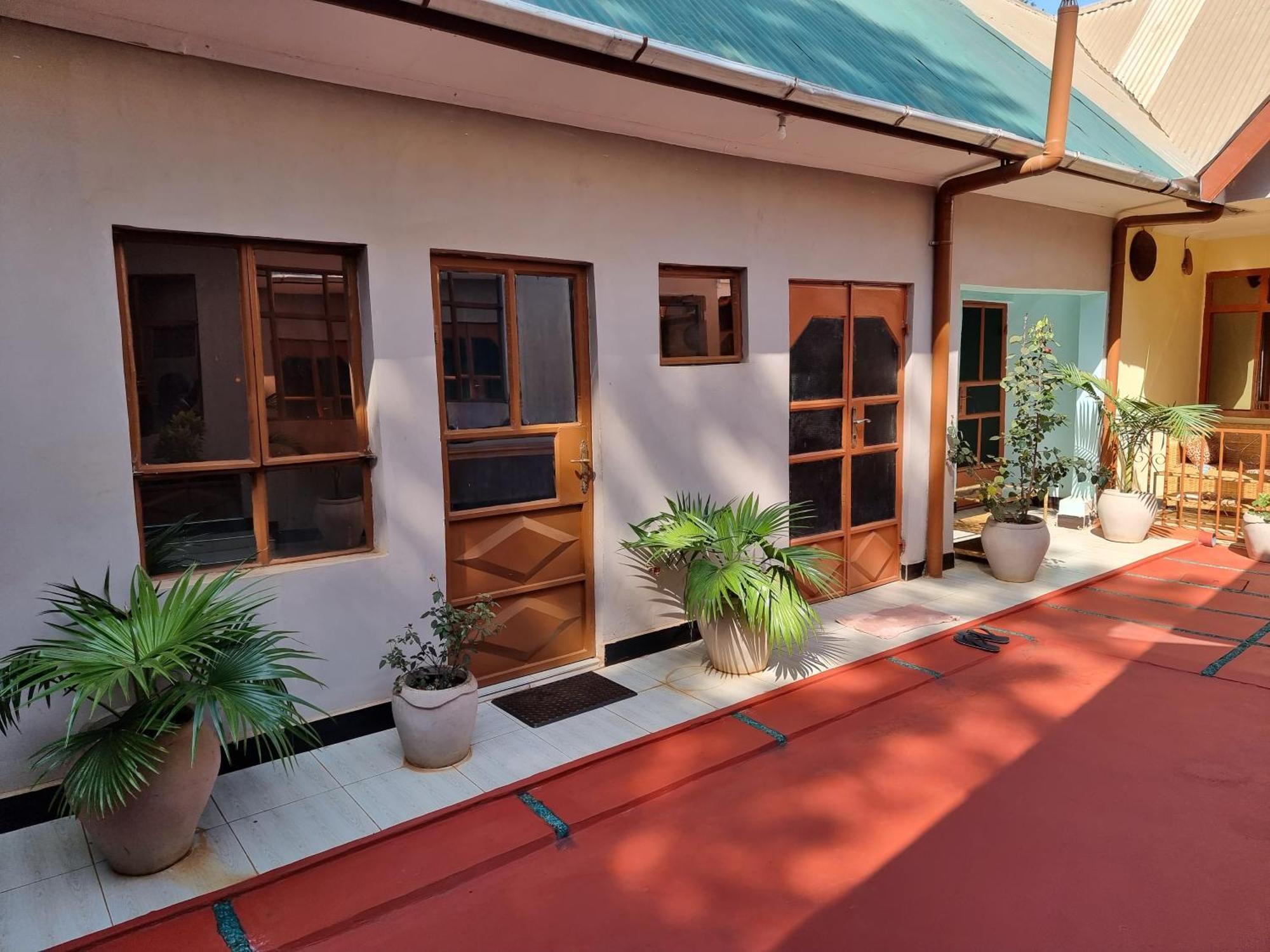 Kisanga Homestay Moshi Bagian luar foto