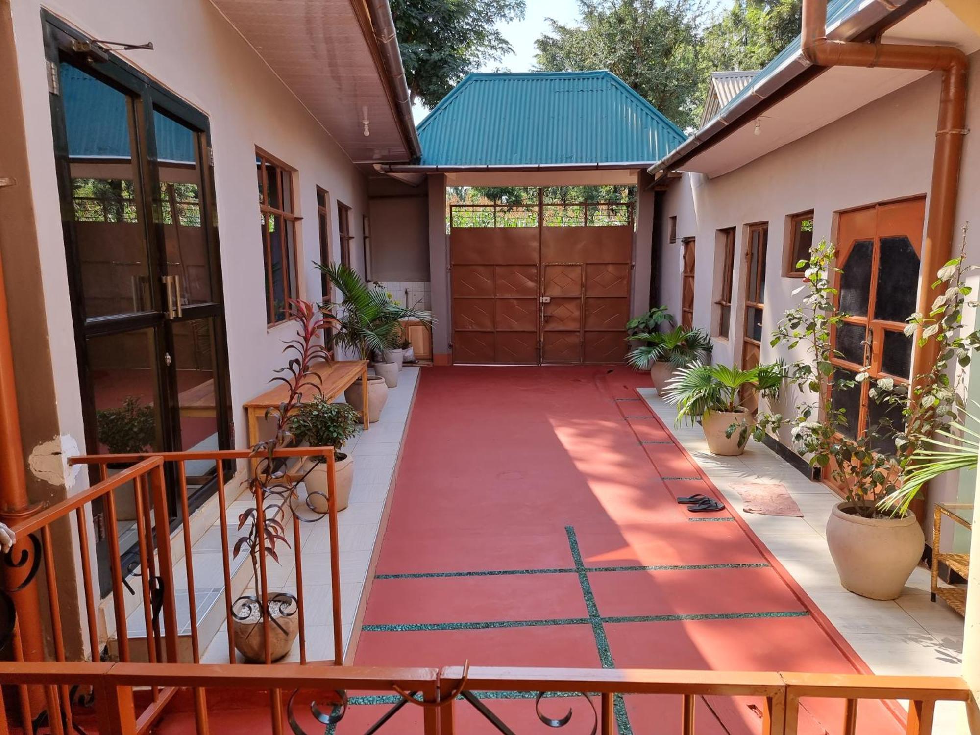Kisanga Homestay Moshi Bagian luar foto